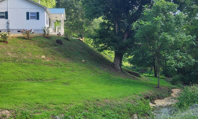 Bakersville House | Creekside House-Bakersville NC