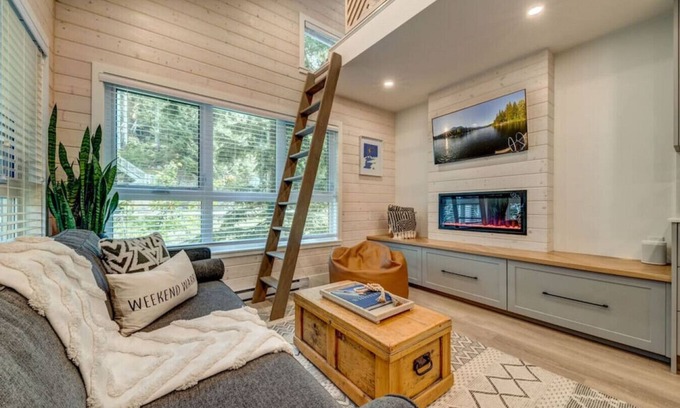 Whistler Creekside Hotel | Creekside Insbrook New