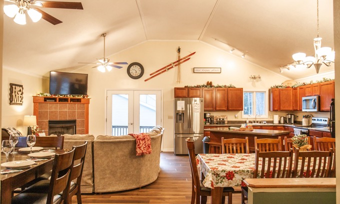 Massanutten House | Creekside - Massanutten Resort Home w/Game Room & Balcony