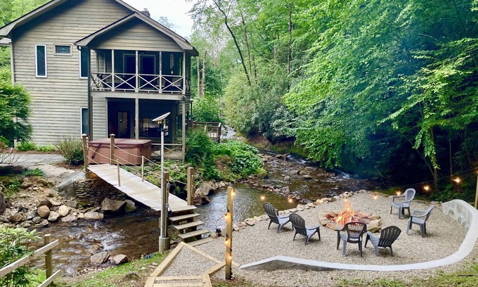Franklin House | Creekside Mountain Retreat with Hot Tub, 2 Firepits & Starlink WiFi!