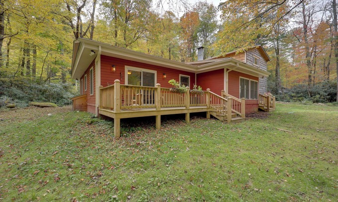 Newland Cabin | Creekside Newland Cabin ~ 7 Mi to Linville Falls