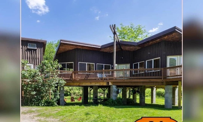 Wellsboro House | Creekside Retreat: Rail Trail Access Nearby!
