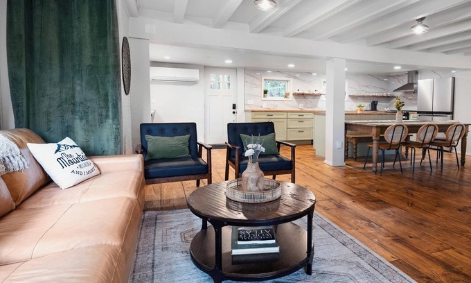 Haines Falls House | Creekside Retreat-Arcade-Fire Pit-BBQ-Minutes To Hiking & Skiing