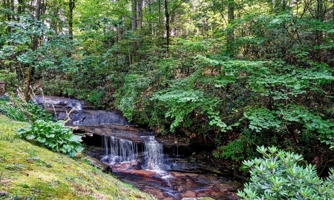 Scaly Mountain House | Creekside, spacious home for 8; 9 mi. Highlands, close Sky Valley, GA