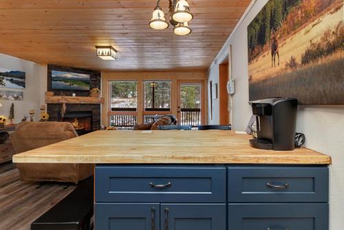 Fall River Estates Apartment | Creekside Suites 12 by Estes Park Condos