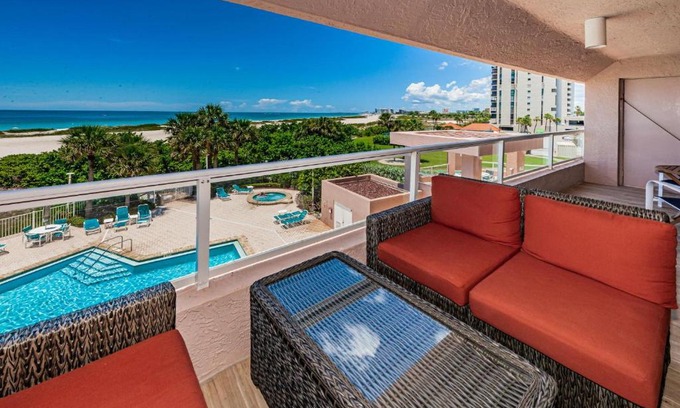 Sand Key House | Crescent Beach Club