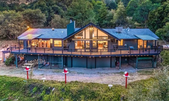 Yosemite Forks Ski Chalet | 🌙 Crescent Chalet - Hot Tub, Views, Sauna!