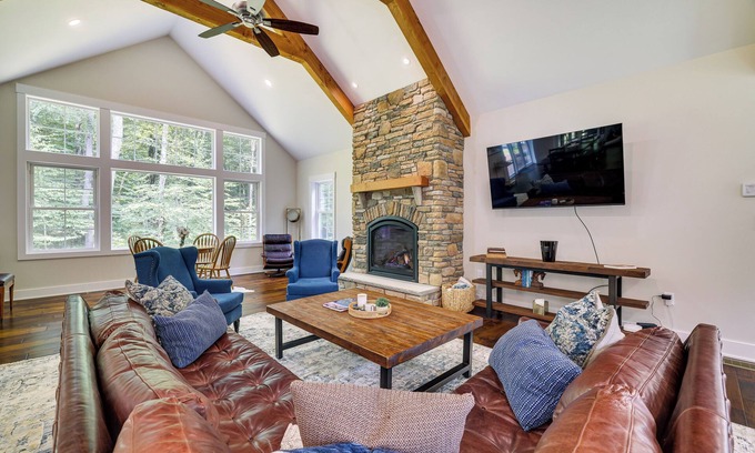 Cresco House | Cresco Countryside Oasis Surrounded by Nature!