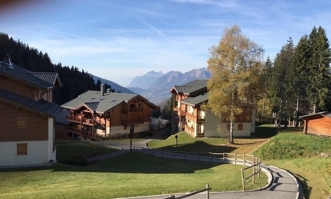 Cohennoz Apartment | Crest-Voland, 300 m from the runs, shops in a residence of standing with a pool