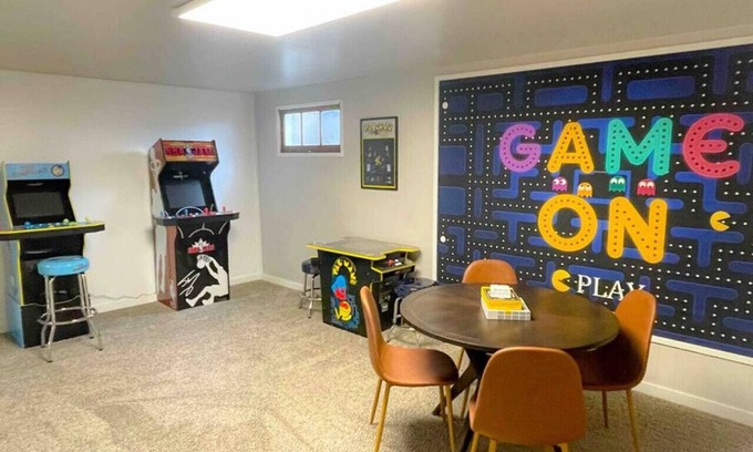 South Perry District Apartment | Crestline · Perfect for groups-Theater & Arcade close to dwtn!