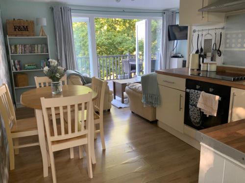 Bont Newydd House | Crib Goch Cozy Dog-friendly Cabin Retreat