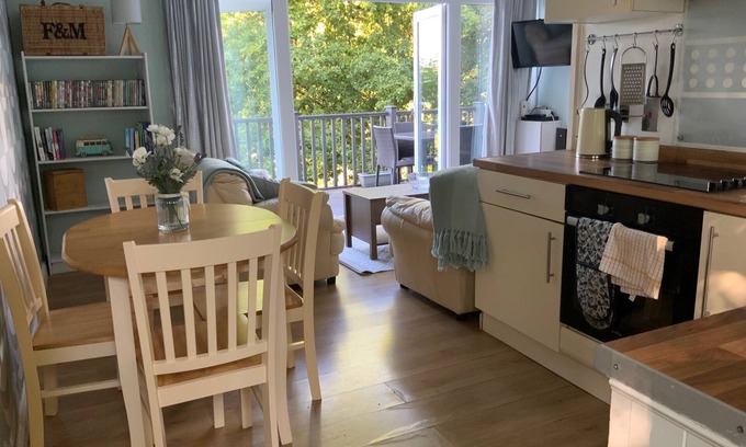 Bont Newydd Cabin | Crib Goch Cozy Dog-friendly Cabin Retreat