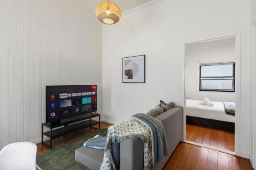 East Brisbane House | Cricket Fans Choice 2BR Walk to Gabba and Ferry