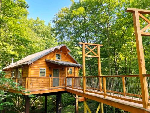 Millersburg House | Cricket Hill Treehouse D by Amish Country Lodging
