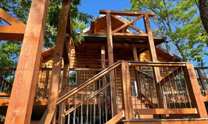 Millersburg House | Cricket Hill Treehouse by Amish Country Lodging