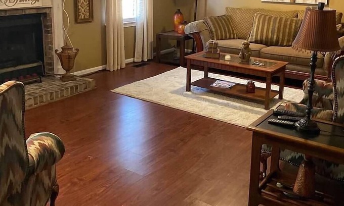 Woodland Hills House | Crimson Retreat - Book for Football Season!