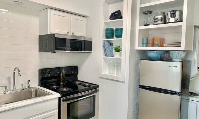 Kokomo Condo | Crisp and Modern one bedroom condo on Northwest side of Kokomo