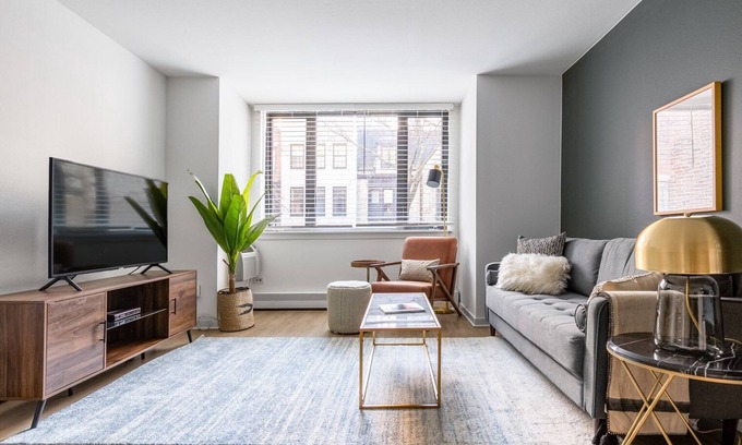 Gold Coast Apartment | Crisp Gold Coast 1BR nr. Mariano Park & Oak St. Beach, by Blueground
