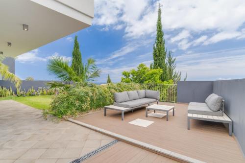 Santa Cruz Villa | Cristiano Ronaldo Airport View