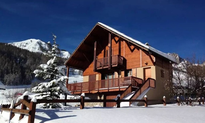 Reallon Ski Chalet | Crocus Chalet - Chalets for 12 People
