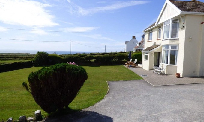 Crynant House | Croeso i Faircroft 5 star self-catering for 2 people with sea views in Rhossili.