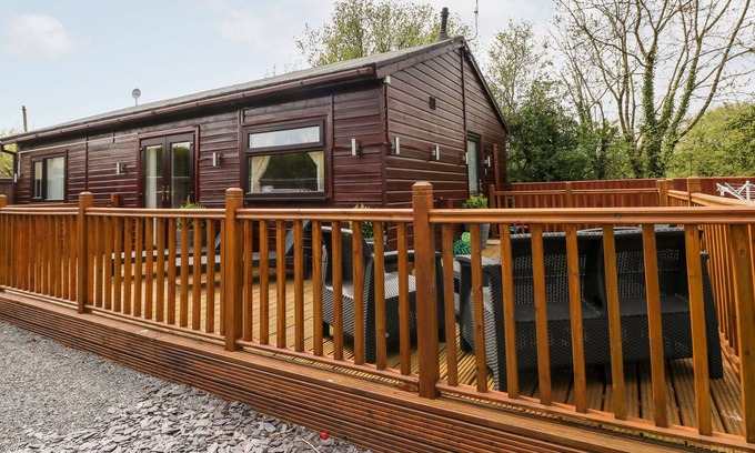 Llanteg House | CROFTY RETREAT, family friendly, with hot tub in Kilgetty