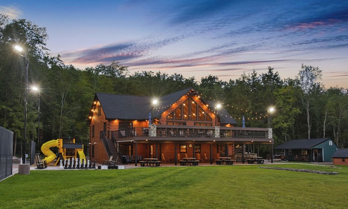 Equinunk Cabin | Crooked Creek Retreat w/ Pickleball, Fire Pit, Tennis and More!