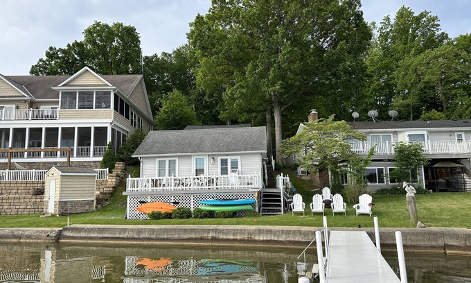 Angola House | Crooked Lake for fall/winter/spring- Close to Trine Univ & Pokagon State Park