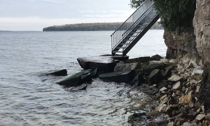 Gills Rock House | Cro’s Nest - Waterfront home on the edge of Table Bluff. Amazing water views!