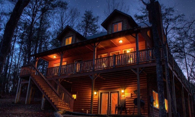 Sautee Nacoochee Cabin | Cross Creek Hideaway | Mountains | Pet Friendly | Hot Tub | Pool Table | Sauna