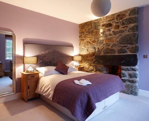 Dolgellau House | Cross Foxes - Bar Grill Rooms