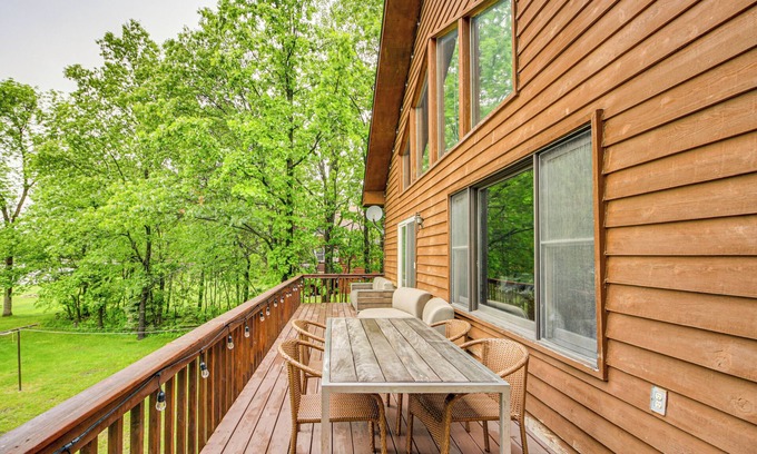 Crosslake Cottage | Cross Lake Retreat w/Dock, Deck & Paddleboards!