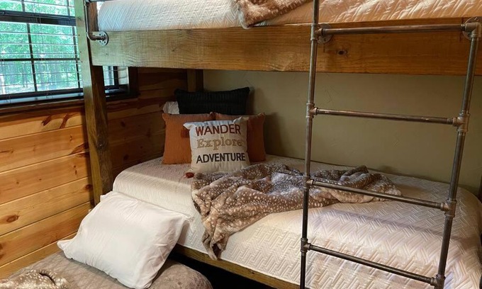 Pickens House | Cross Timbers Cabin on Private 12.5 Acres + Hot Tub