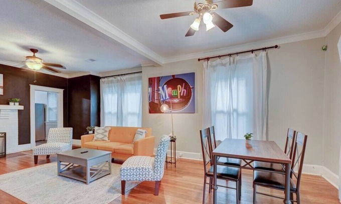 Crosstown House | 🏡Crosstown Cutie on V/E Greenline Pet Friendly🐶