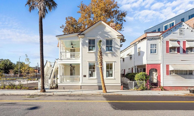 Westside House | Crosstown @ King | Elegant & Modern 6BR Charleston