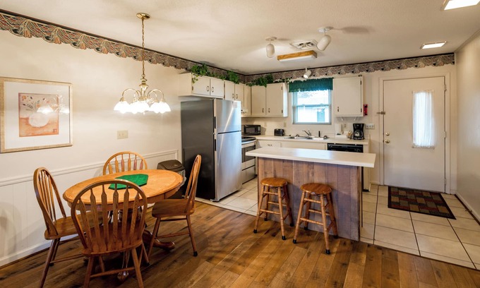Lake Tansi Condo | Crown Resorts Lake Tansi East 2 Bedroom, 2 Bathroom Condo w/ 1 King, 2 Full Beds