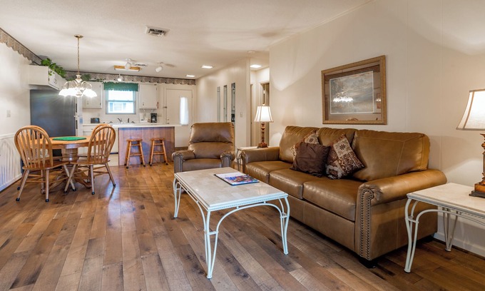 Lake Tansi Condo | Crown Resorts Lake Tansi East 2 Bedroom, 2 Bath Condo w/ 1 Queen, 2 Twin Beds