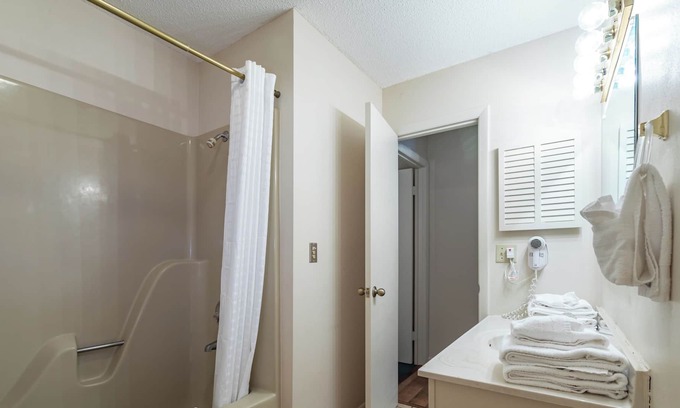 Lake Tansi Condo | Crown Resorts Lake Tansi East Large 1BR Condo w/2 Queen Beds