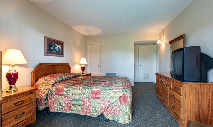 Lake Tansi Condo | Crown Resorts Lake Tansi West 2 Bed, 2 Bath Condo w/1 Queen, 2 Full Beds