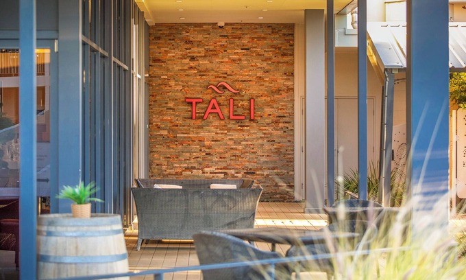 Desert Springs Hotel | Crowne Plaza Alice Springs Lasseters by IHG