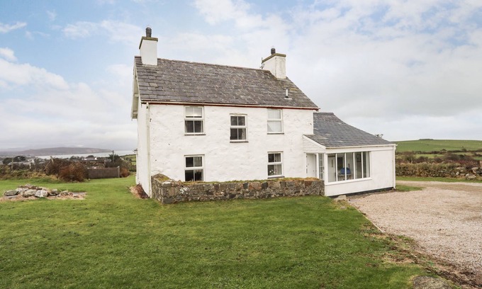 Bwlchtocyn Cottage | CROWRACH COTTAGE, family friendly, with open fire in Abersoch