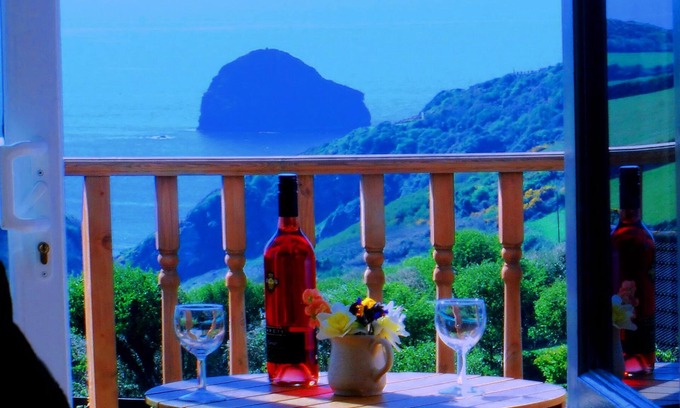 Trewarmett Apartment | Crowsnest - Overlooking Trebarwith Strand