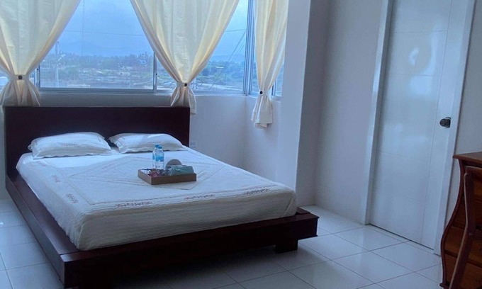 Crucita House | Crucita facing the sea, private beach and pool.