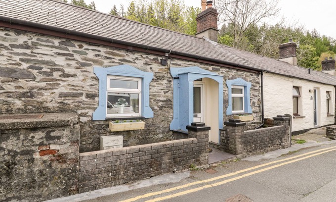 Bethesda Cottage | CRUD YR AWEL, family friendly, character holiday cottage in Bethesda