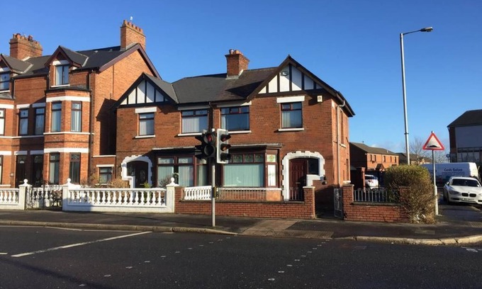 Belfast House | Crumlin Road Guesthouse