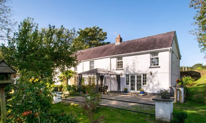 Mawr House | Crwcca Farm Cottage in the beautiful Swansea