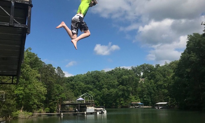 Gainesville House | Crystal Blue Lake House-Private 2-story Dock-Deep H2O, Hot Tub, Pool, Ping Pong
