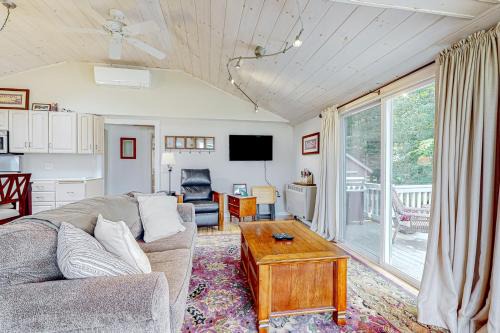 Gilmanton IW House | Crystal Lake Cottage