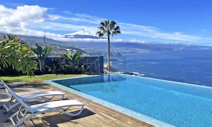 Sauzal House | Crystal Ocean Villa located in a privileged place
