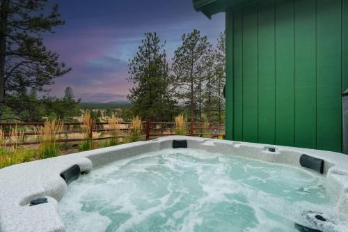 Florissant House | Crystal Retreat Cabin - Hot Tub BBQ Eco Escape